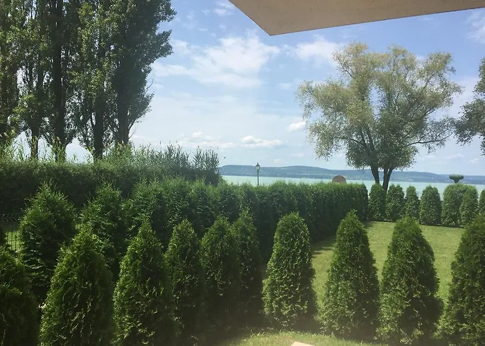 Lakeview Apartment